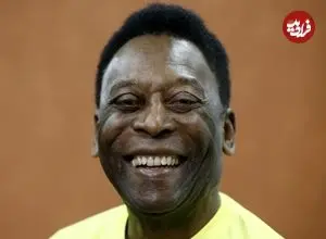 عکس| سفر در زمان؛ «پله» در کنار هم تیمی هایش در رختکن؛ سال 1339