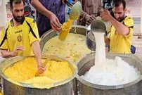 ببینید| غذای خیابانی در پاکستان؛ تهیه میلک شیک انبه در کراچی