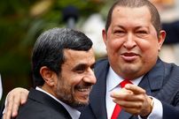 عکس؛ سفر در زمان؛ «هوگو چاوز، رئیس جمهور ونزوئلا و احمدی نژاد» در بیت رهبری؛ سال 85