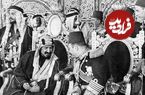 عکس؛ سفر در زمان؛ «پادشاه اول عربستان و مهمان ها» در حال خوردن یک شتر بزرگ؛ سال 1325