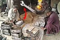 ببینید| مراحل دیدنی تولید سنتی آچار در کارگاهی در پاکستان