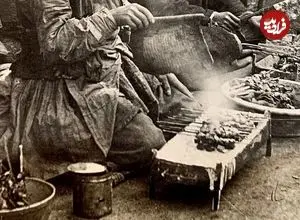 عکس| سفر به ایران قدیم؛ بساط «کباب‌پزها» در کنار یکی از خیابان‌های تهران در دوران قاجار