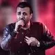 ببینید| لحظه‌ای که آقای خواننده یاد حمید هیراد را با اجرای آهنگش زنده کرد 