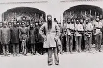عکس| سفر زمان؛ عکس یادگاری «دستۀ نظامی‌ها و گروه موسیقی»؛ دوران قاجار