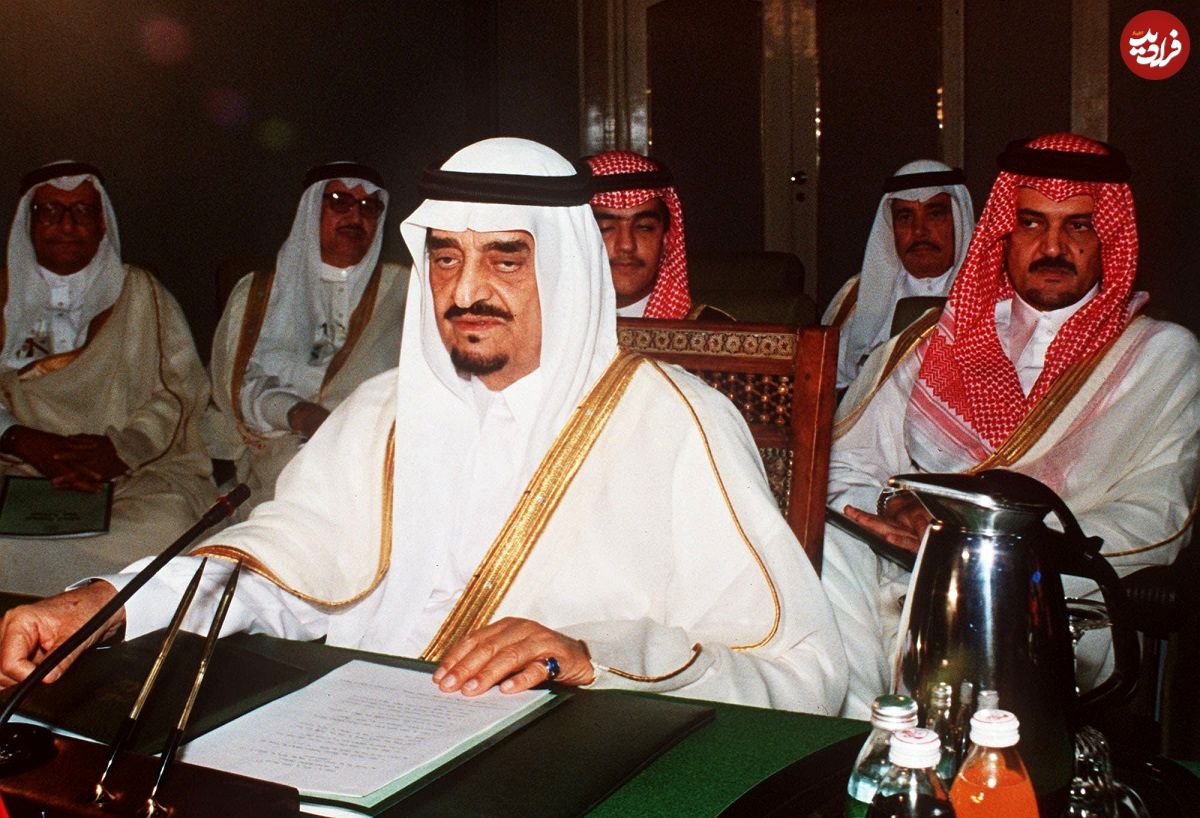 عکس| سفر در زمان؛ «ملک فهد، پادشاه پنجم عربستان» در کنار جیمی کارتر در کاخ سفید؛ سال 1356