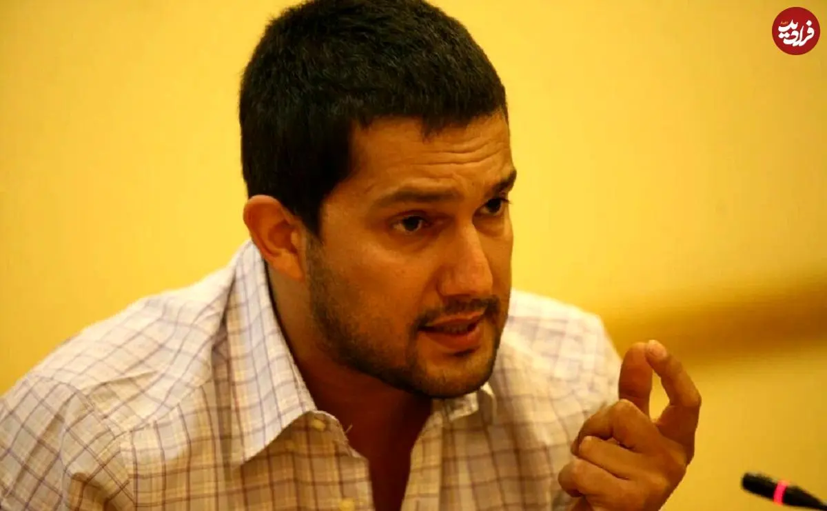 عکس؛ پریدن حامد بهداد روی میز در نشست خبری