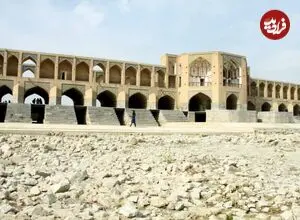 عکس| سفر در زمان؛ اصفهانی ها در میان زاینده‌رود خشک شده در عصر قاجار
