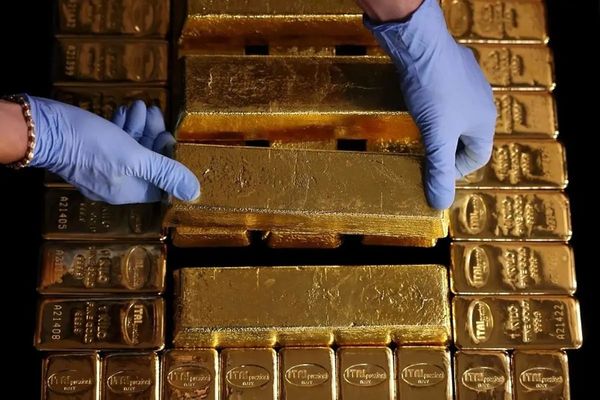 واردات ۷۰۰ کیلو طلا از سوی دولت