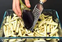 ببینید| طرز تهیه یک غذای ساده و جدید با 3 تخم مرغ و  یک بادمجان