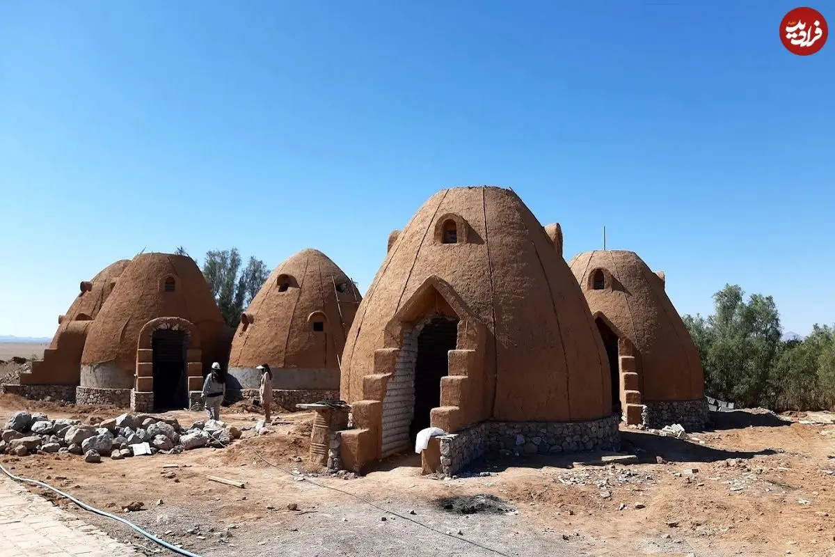 تصاویر؛ معماری بامزه یک کاروانسرا نزدیک اصفهان که شبیه بستنی قیفی است