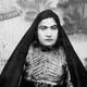 عکس| سفر به عصر قاجار؛ مادر جوان تهرانی همراه دو فرزندش در آتلیه عکاسی؛ سال 1299