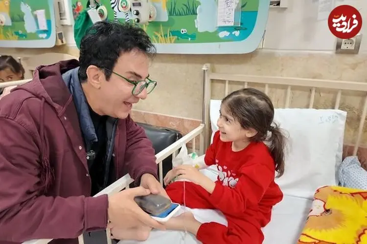 تصاویر| دیدار عموپورنگ با کودکان بیمار و مجروح در جنگ