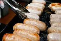 ببینید| غذای خیابانی در آمریکا؛ ساندویچ مرغ و هات داگ در نیویورک