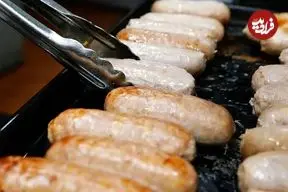 ببینید| غذای خیابانی در آمریکا؛ ساندویچ مرغ و هات داگ در نیویورک