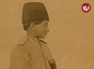 عکس| سفر زمان؛ عکس یادگاری شازدۀ قاجاری و بز کوهی شکارشده
