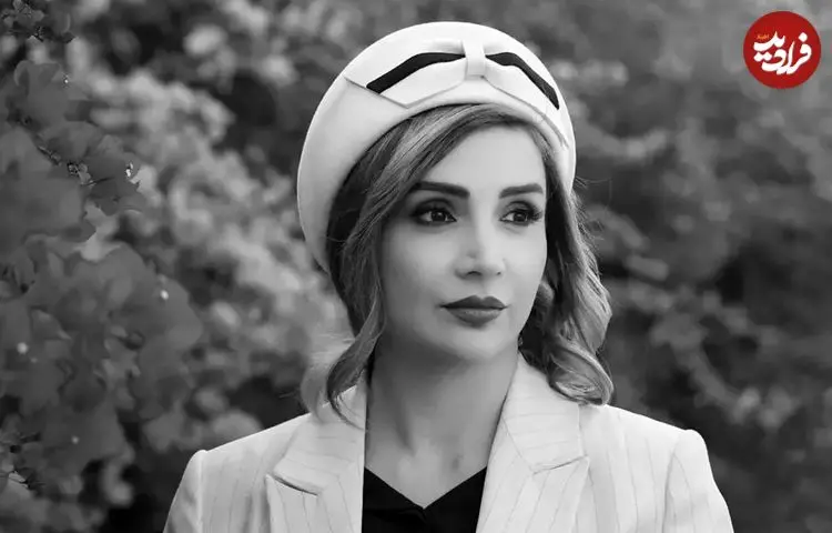 عکس؛ استایل کلاسیک «شبنم قلی‌خانی» در دبی؛ کلاه سفید و جاکت خط‌دار