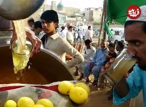 ببینید| غذای خیابانی در پاکستان؛ تهیه لیموناد خنک در کراچی