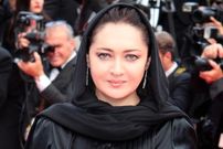 عکس؛ سفر به تاریخ؛ «نیکی کریمی» در حال مذاکره با «علی کفاشیان، رییس فدراسیون فوتبال»؛ سال 1391