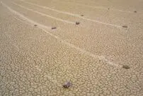 معمای «سنگ‌های متحرک» درّۀ مرگ چگونه حل شد؟ (عکس و ویدئو)