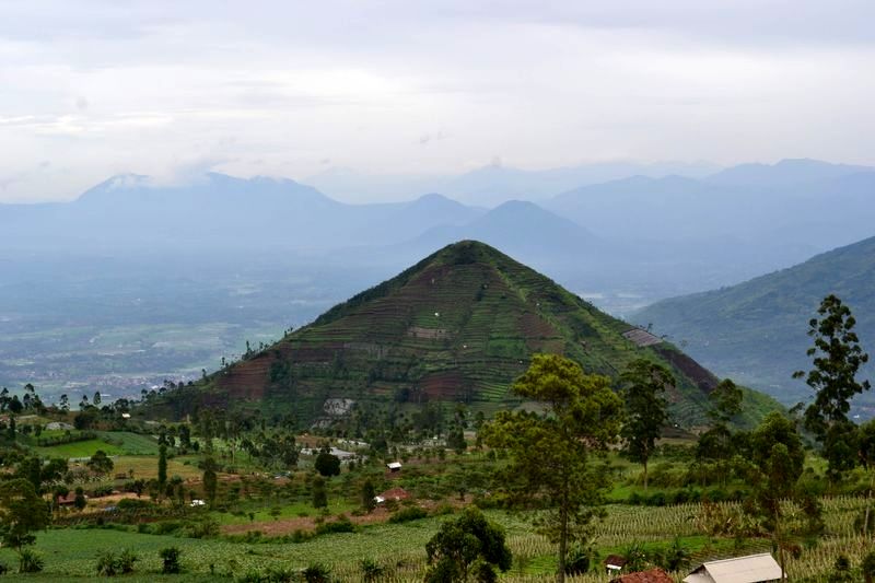آیا قدیمی‌ترین «هرم» جهان در زیر این کوه پنهان شده است؟