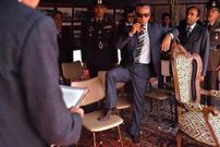 سفر در زمان؛ یادداشت‌های علم، دوشنبه ۲۰ آذر ۱۳۵۱: باز مدتی با شاه در خصوص علت تعویض سفیر آمریکا بحث کردیم