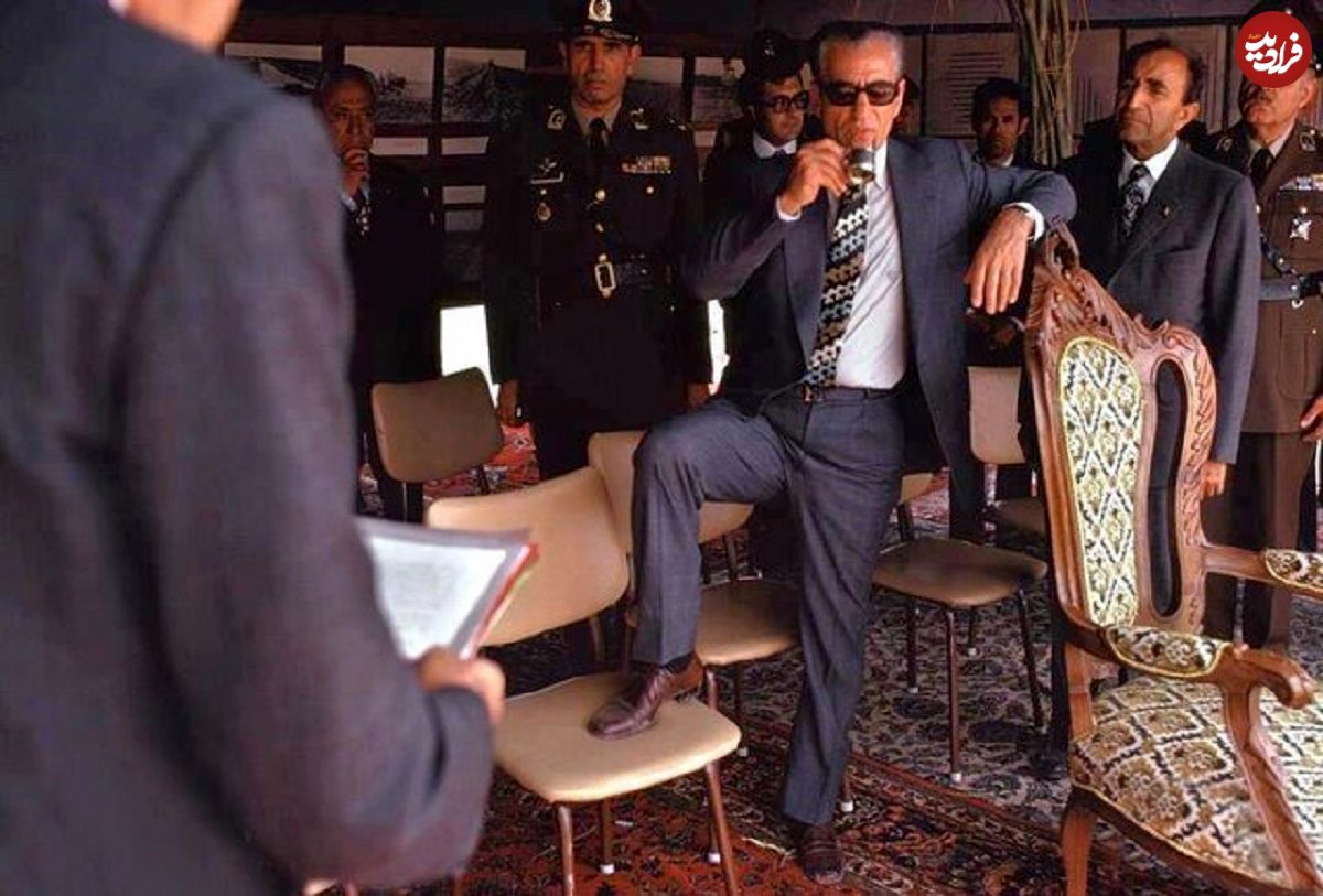 سفر در زمان؛ یادداشت‌های علم، دوشنبه ۲۰ آذر ۱۳۵۱: باز مدتی با شاه در خصوص علت تعویض سفیر آمریکا بحث کردیم