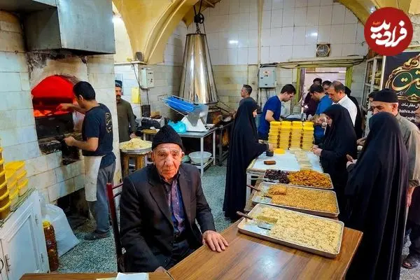 ببینید| غذای خیابانی در ایران؛ فرآیند دیدنی تولید حلوا ارده با کنجد در قم