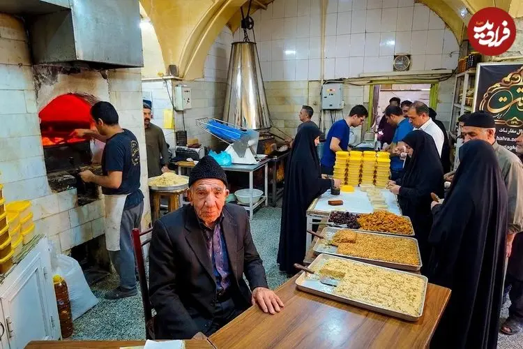 ببینید| غذای خیابانی در ایران؛ فرآیند دیدنی تولید حلوا ارده با کنجد در قم
