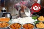 (ویدئو) غذا خوردن با صدا؛ خوردن گوشت و تخم مرغ با برنج به سبک جوان روستایی هندی