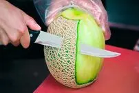 (ویدئو) مهارت تماشایی استاد کره ای در برش میوه؛ از طالبی تا آناناس
