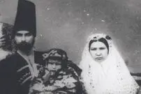 عکس| سفر زمان؛ تصویری از «پسرعموی ناصرالدین شاه» در کنار همسر و فرزندانش