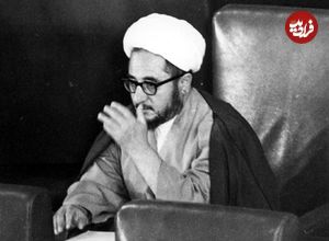 عکس؛ سفر در زمان؛ «محمدصادق خلخالی با اسلحه روی دوش در جبهه»؛ دهه 60