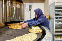 (ویدئو) مراحل دیدنی پخت نان بربری در یک نانوایی ایرانی