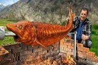 ببینید| غذای روستایی در آذربایجان؛ کباب تاس ماهی دریای خزر روی آتش