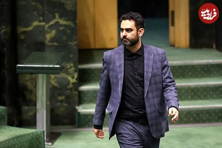 خبرگزاری تسنیم: امیرحسین ثابتی 126 کلمه گفت که 2 کلمه اولش «ریاکاری» و بقیه اش «دروغ محض» بود: با «عربده» هایش مجلس را به توپ می بندد