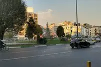 (عکس) دیوارکشی عجیب شهرداری جلوی صرافی میدان فردوسی