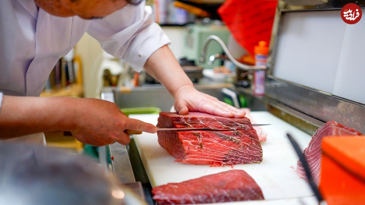 ببینید؛ غذای خیابانی در ژاپن؛ تهیه انواع سوشی با ماهی و صدف در هوکایدو