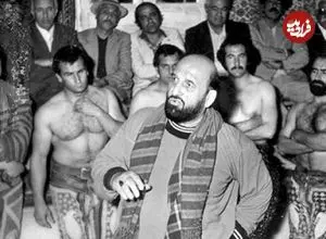 عکس| سفر در زمان؛ «نورمن ویزدوم» در دفتر زورخانه «شعبان بی مخ»؛ سال 48