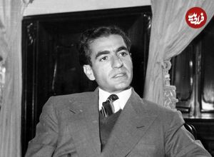 عکس؛ سفر در زمان؛ «محمدرضا پهلوی» در حال سیگار کشیدن در 35 سالگی؛ سال 1333