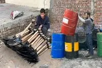 ببینید| مراحل ساخت بیل با بازیافت بشکه های قدیمی نفت در پاکستان