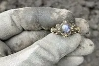 حلقۀ طلایی قرون وسطایی بعد از 800 سال از زیر خاک بیرون آمد