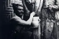 عکس| سفر به تاریخ؛ دار و دستۀ دلقک‌های «کریم شیره‌ای» در دوران ناصرالدین شاه