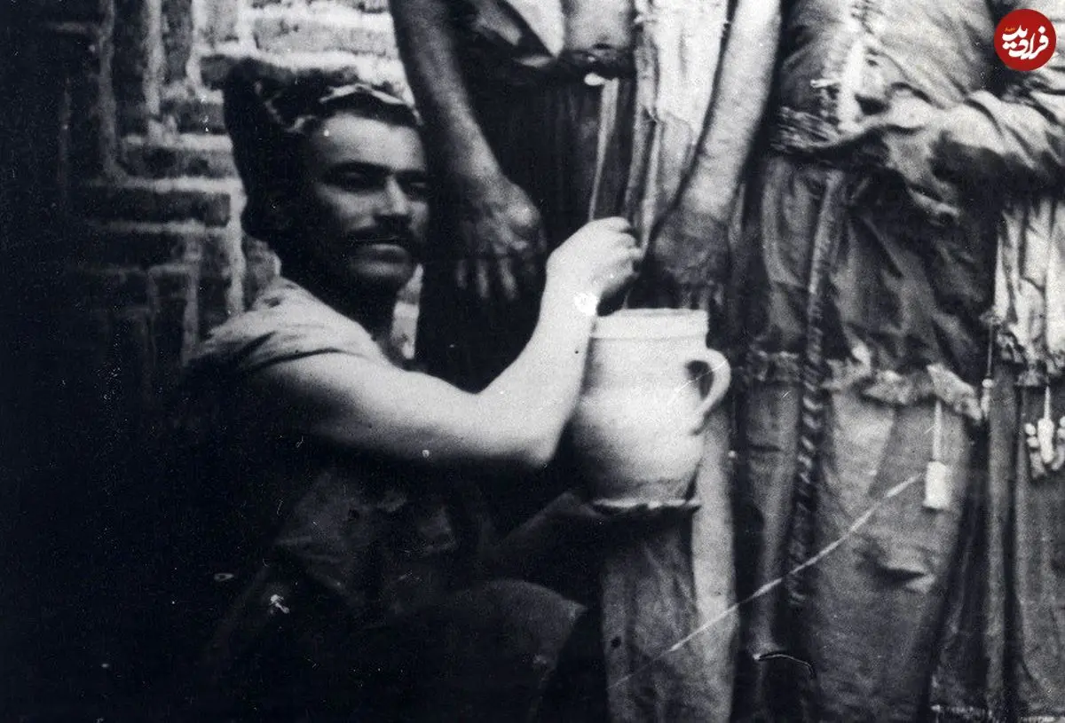 عکس| سفر به تاریخ؛ دار و دستۀ دلقک‌های «کریم شیره‌ای» در دوران ناصرالدین شاه