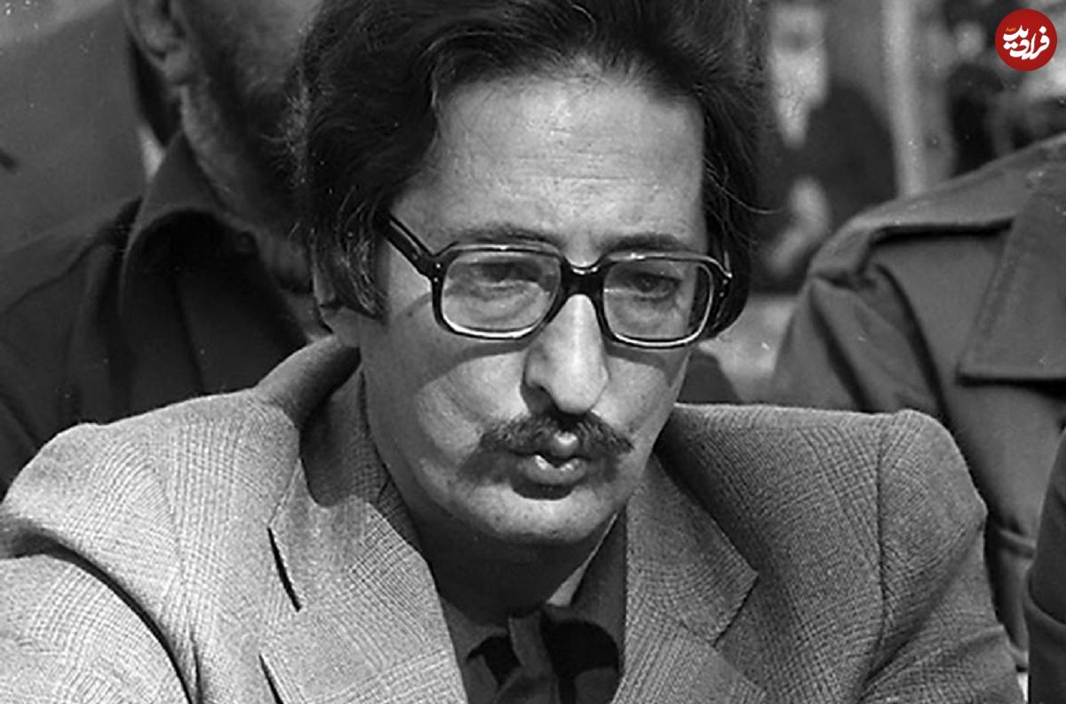 عکس| سفر در زمان؛ «بنی صدر» در حال سخنرانی در مراسم سالروز درگذشت دکتر شریعتی؛ سال 58
