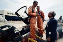 عکس؛ سفر در زمان؛ وقتی محمدرضا پهلوی «گربه» را به «عقاب» ترجیح داد؛ بازخوانی بزرگترین «لابی» نظامی تاریخ درباره دو هواپیمای امریکایی