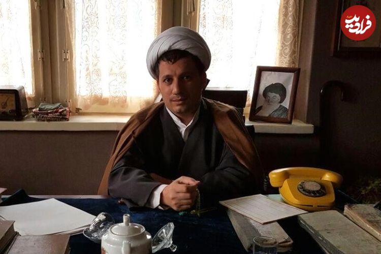 عکس؛ سفر به تاریخ؛ دیدار «هاشمی رفسنجانی» با بازیگر نقش خودش در سریال «معمای شاه»؛ سال 1394