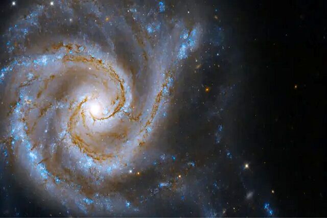 تلسکوپ هابل یک «مسابقه طناب کشی» کیهانی رصد کرد