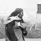 عکس| سفر زمان؛ «زنان قزوینی» در حال حرکت با پای پیاده در جاده؛ سال 1313