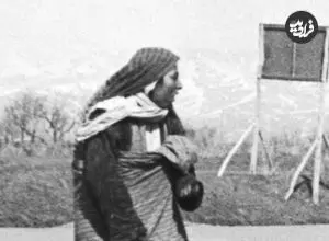 عکس| سفر زمان؛ «زنان قزوینی» در حال حرکت با پای پیاده در جاده؛ سال 1313