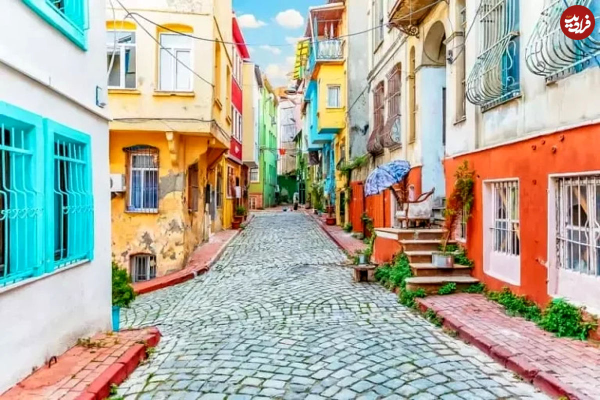 (ویدئو) محله‌ای قدیمی و رنگارنگ در قلب استانبول